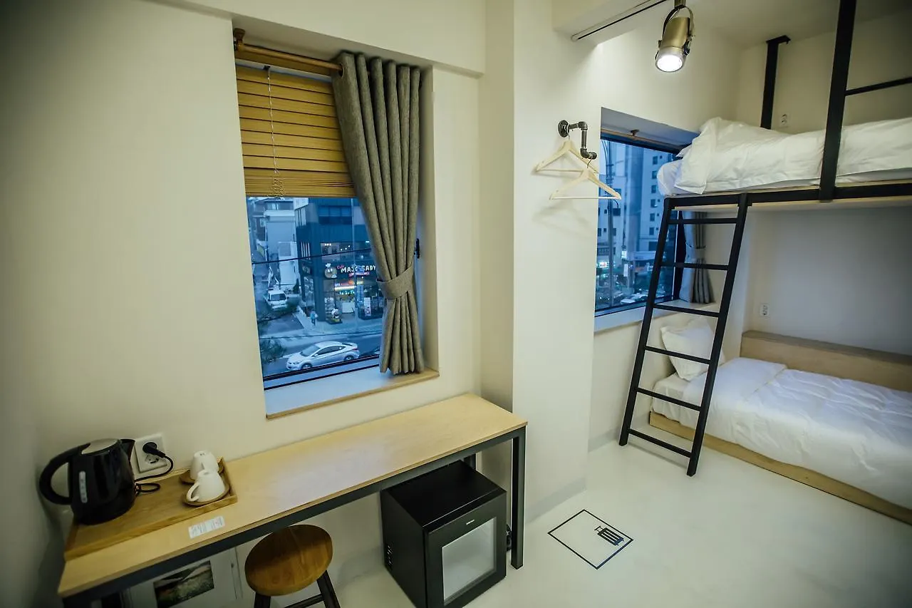 96 Bun'Z Travelers Lodge Seoul Hostel