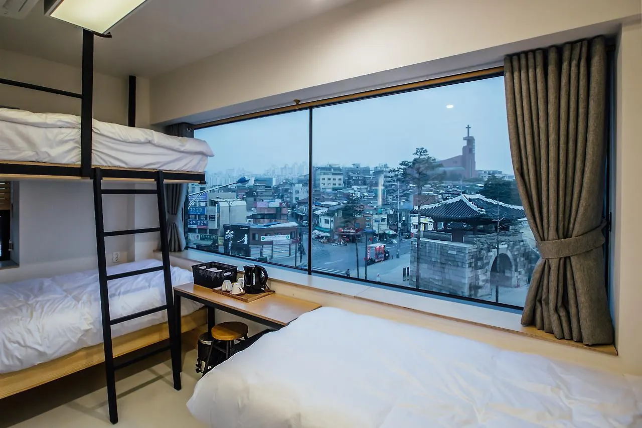 96 Bun'Z Travelers Lodge Seoul Hostel
